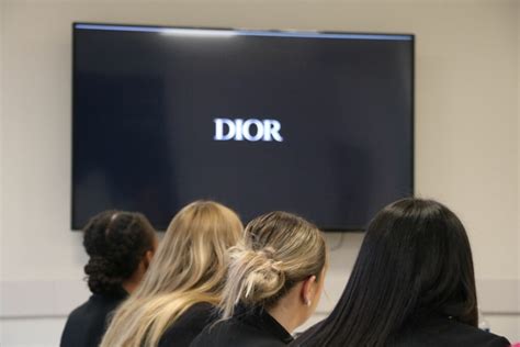 ressources humaines dior|Recrutement Dior: Welcoming a New HR Director for .